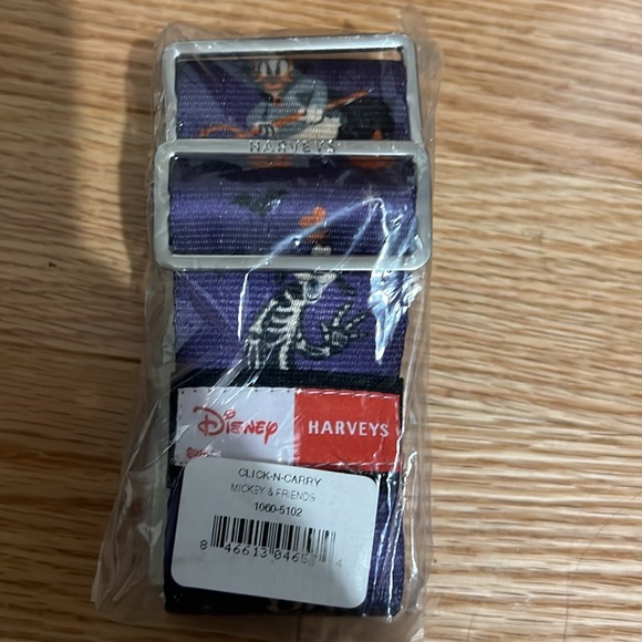 Harvey’s click and carry Halloween NWT - Picture 3 of 3